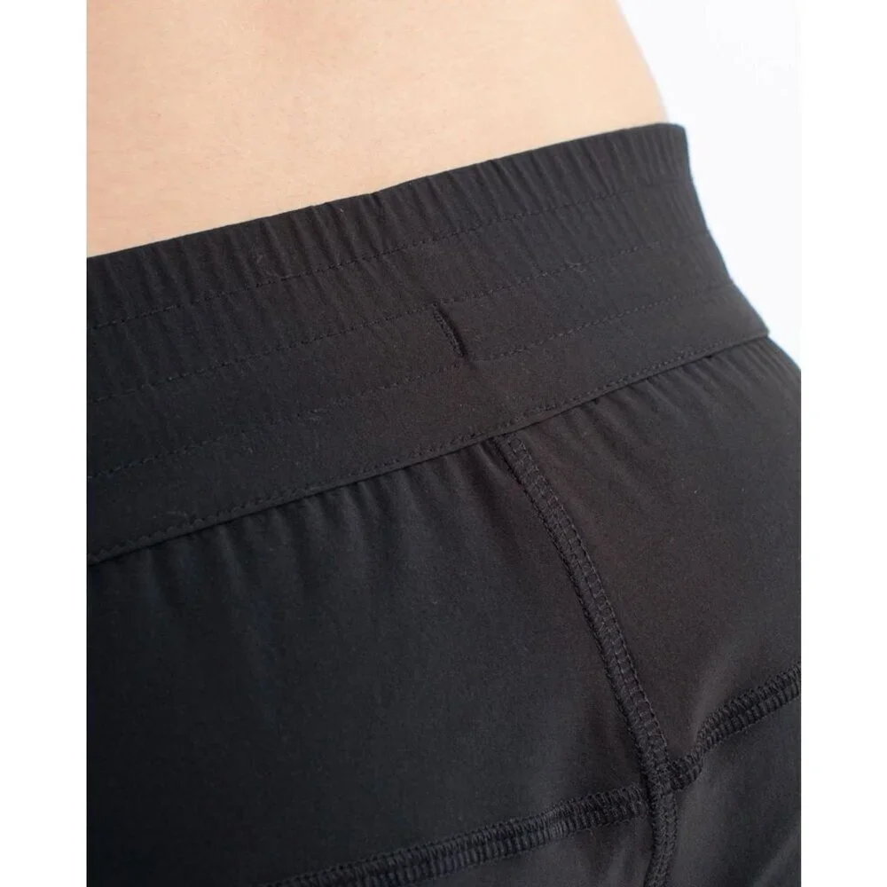 Lululemon Black Run Around Reversible Short Size 8 - 2956